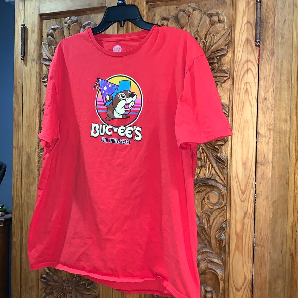 EUC Buc-ees XL red anniversary tee shirt